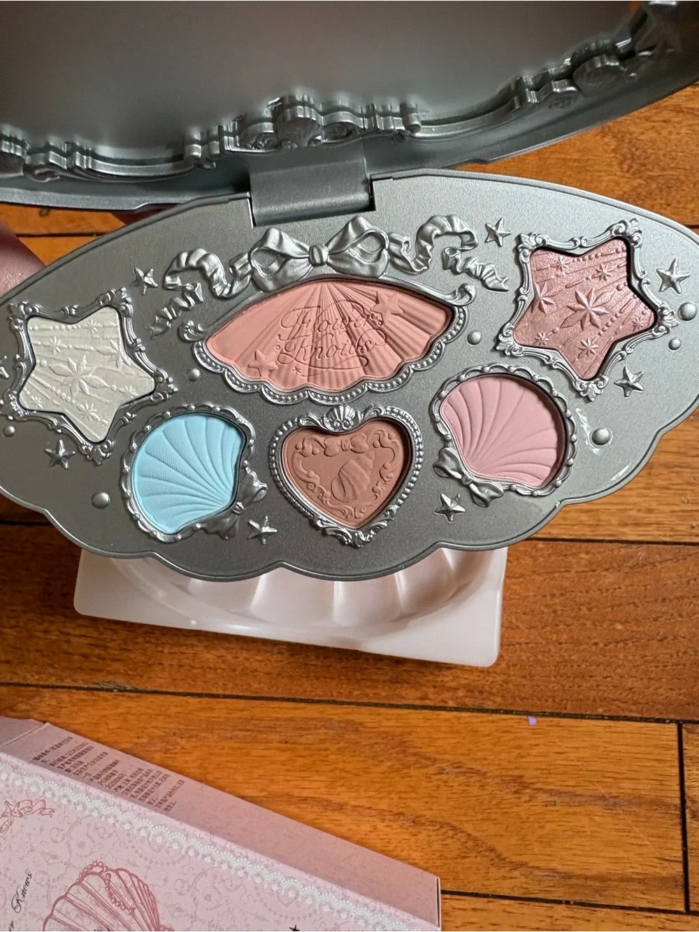 Flower Knows Shell's Jewel 6-Color Eyeshadow Palette
